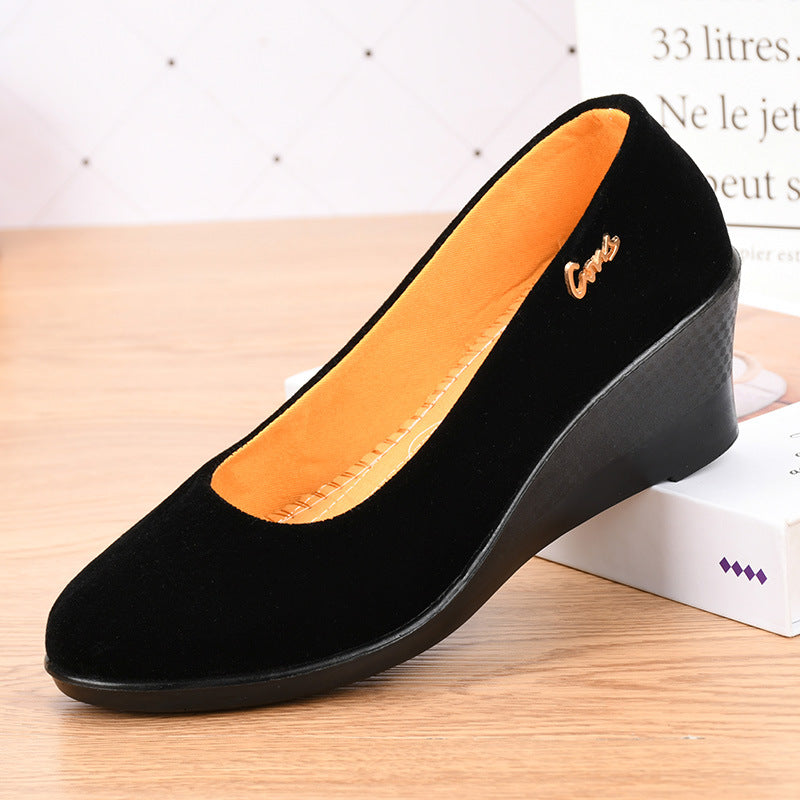 Chaussures noires en polyuréthane pour femme : semelles épaisses et talons compensés – Adaptées aux cérémonies ou au travail (hôtellerie) – Style traditionnel « Vieux Pékin »