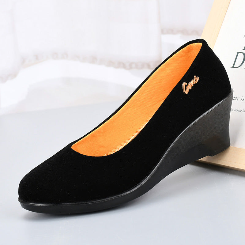 Chaussures noires en polyuréthane pour femme : semelles épaisses et talons compensés – Adaptées aux cérémonies ou au travail (hôtellerie) – Style traditionnel « Vieux Pékin »