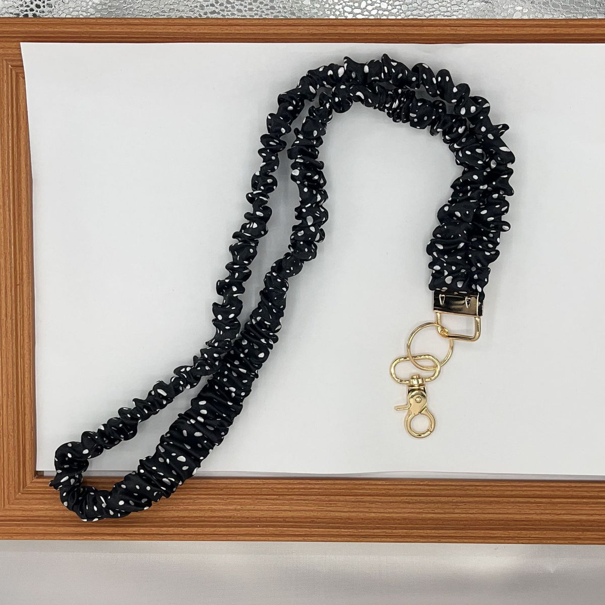 Long Mobile Phone Lanyard with a Neck-Hanging Design, Handmade Sturdy Pleated Fabric Phone Strap with Metal Buckle and Elastic Decorative Chain