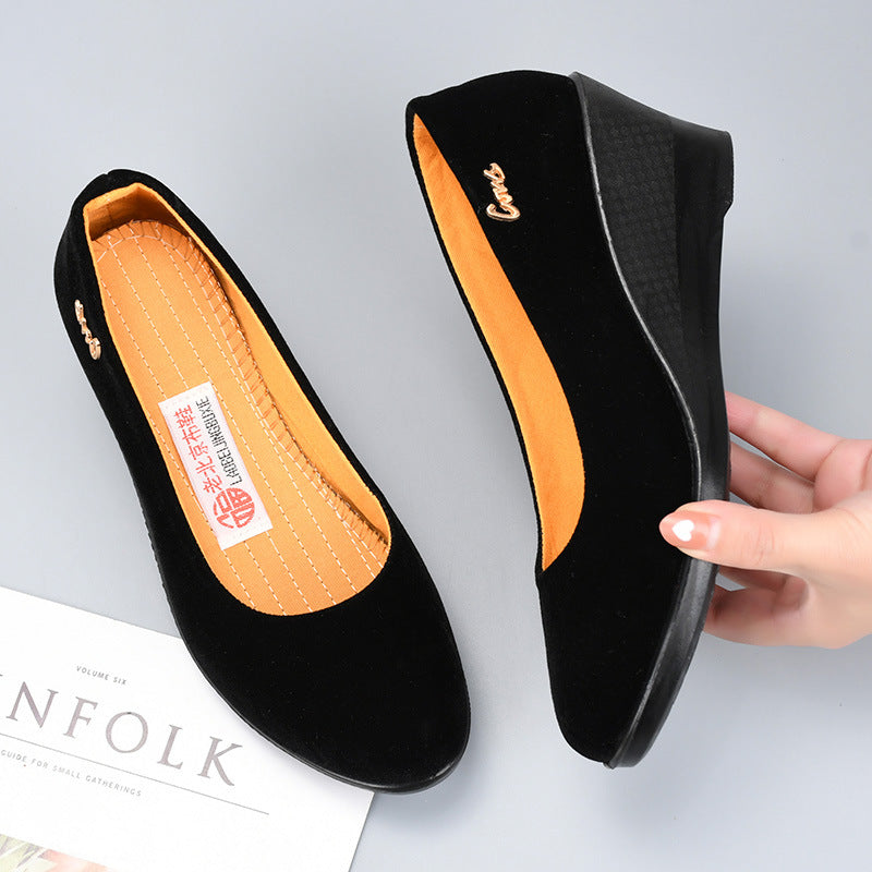 Chaussures noires en polyuréthane pour femme : semelles épaisses et talons compensés – Adaptées aux cérémonies ou au travail (hôtellerie) – Style traditionnel « Vieux Pékin »