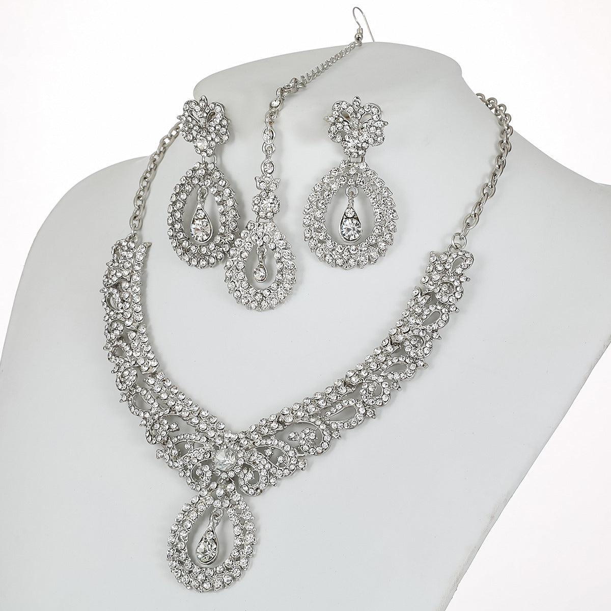 European and American Accessories Exaggerated Retro Necklace Set Women's Luxury Crystal Banquet Dress Accessories Clavicle Chain Three-Piece Set
