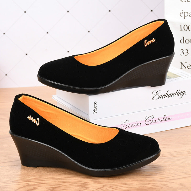 Chaussures noires en polyuréthane pour femme : semelles épaisses et talons compensés – Adaptées aux cérémonies ou au travail (hôtellerie) – Style traditionnel « Vieux Pékin »