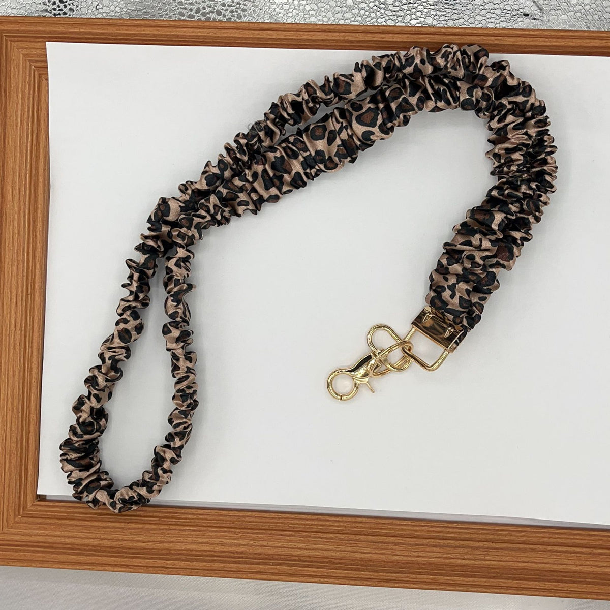 Long Mobile Phone Lanyard with a Neck-Hanging Design, Handmade Sturdy Pleated Fabric Phone Strap with Metal Buckle and Elastic Decorative Chain