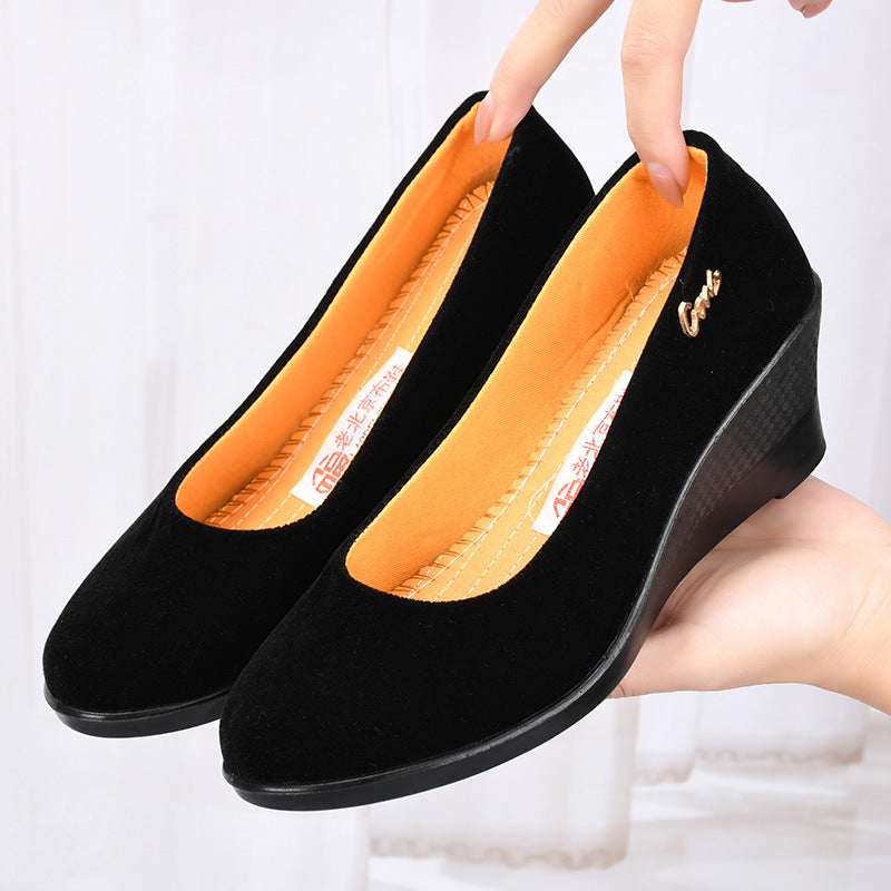 Chaussures noires en polyuréthane pour femme : semelles épaisses et talons compensés – Adaptées aux cérémonies ou au travail (hôtellerie) – Style traditionnel « Vieux Pékin »