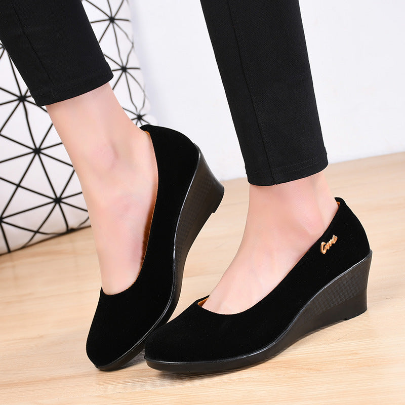 Chaussures noires en polyuréthane pour femme : semelles épaisses et talons compensés – Adaptées aux cérémonies ou au travail (hôtellerie) – Style traditionnel « Vieux Pékin »