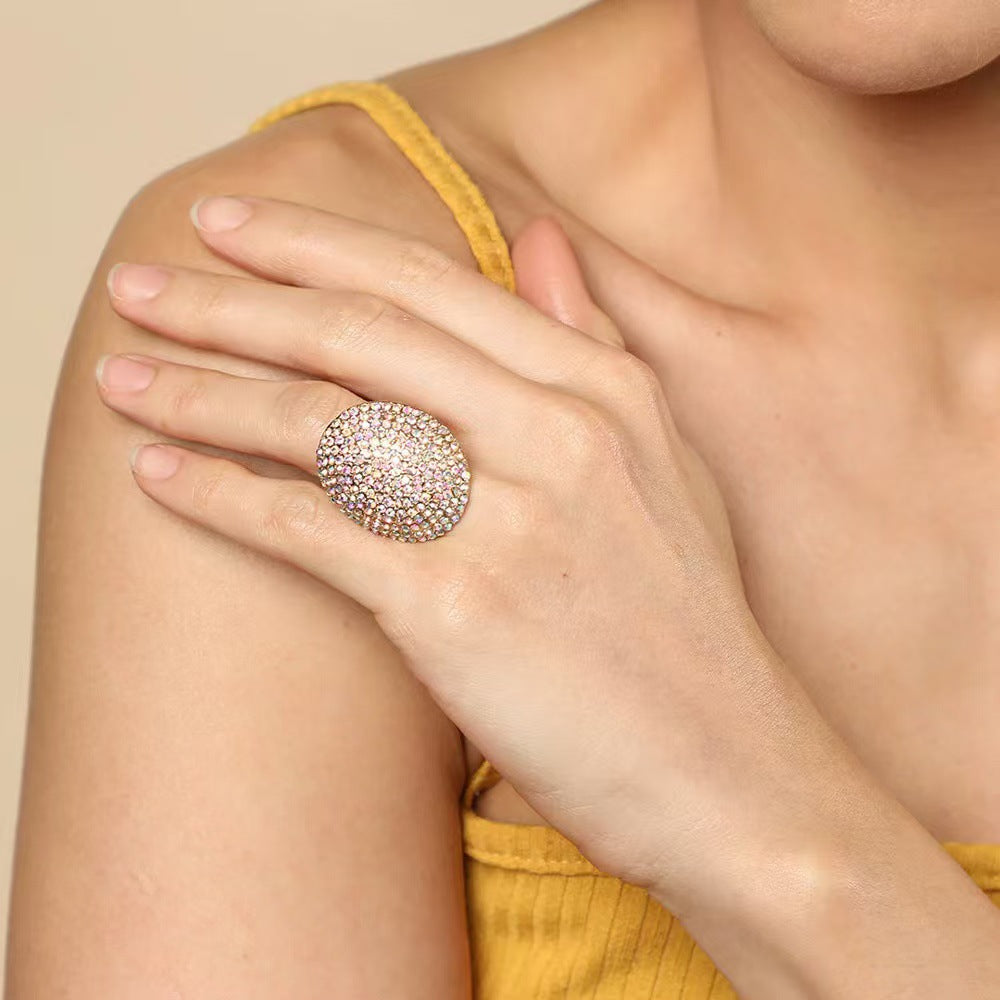 Bague tendance haut de gamme – Anneau géométrique rond avec effet irisé (couleur AB) et strass – Accessoire polyvalent et original