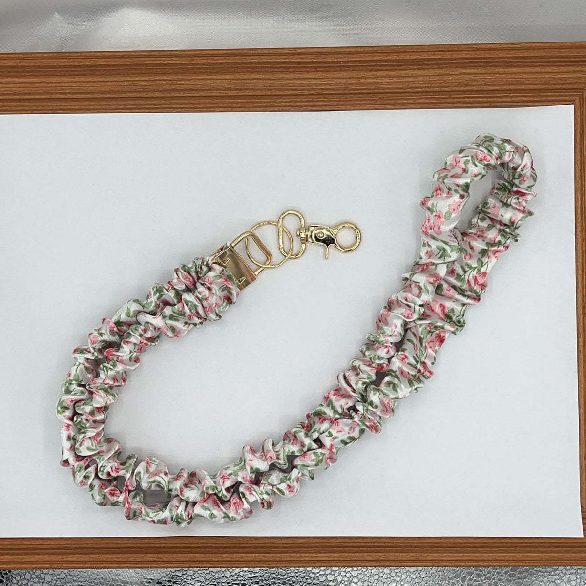 Long Mobile Phone Lanyard with a Neck-Hanging Design, Handmade Sturdy Pleated Fabric Phone Strap with Metal Buckle and Elastic Decorative Chain