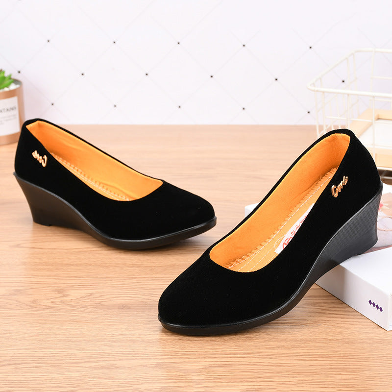 Chaussures noires en polyuréthane pour femme : semelles épaisses et talons compensés – Adaptées aux cérémonies ou au travail (hôtellerie) – Style traditionnel « Vieux Pékin »