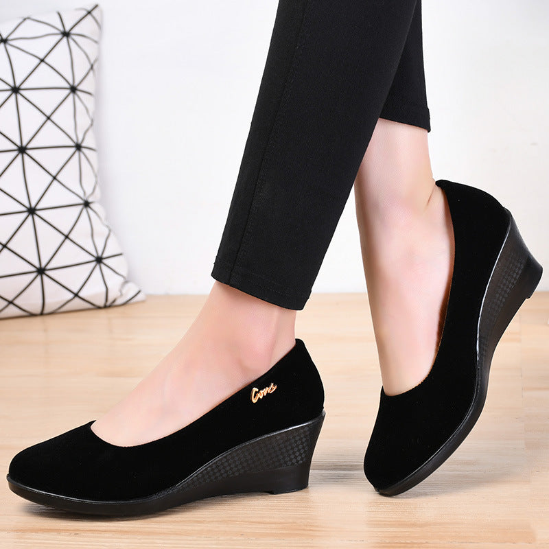 Chaussures noires en polyuréthane pour femme : semelles épaisses et talons compensés – Adaptées aux cérémonies ou au travail (hôtellerie) – Style traditionnel « Vieux Pékin »