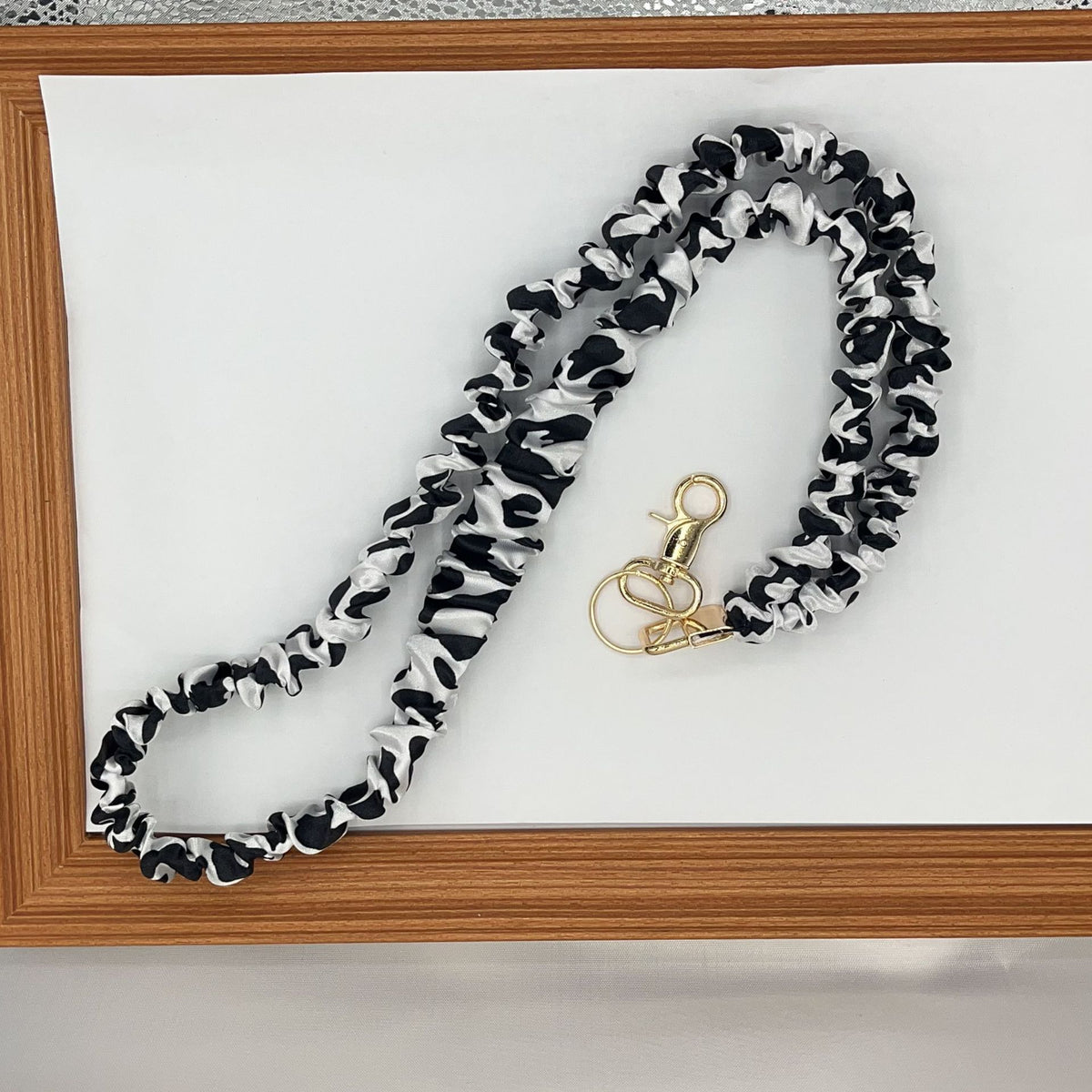 Long Mobile Phone Lanyard with a Neck-Hanging Design, Handmade Sturdy Pleated Fabric Phone Strap with Metal Buckle and Elastic Decorative Chain