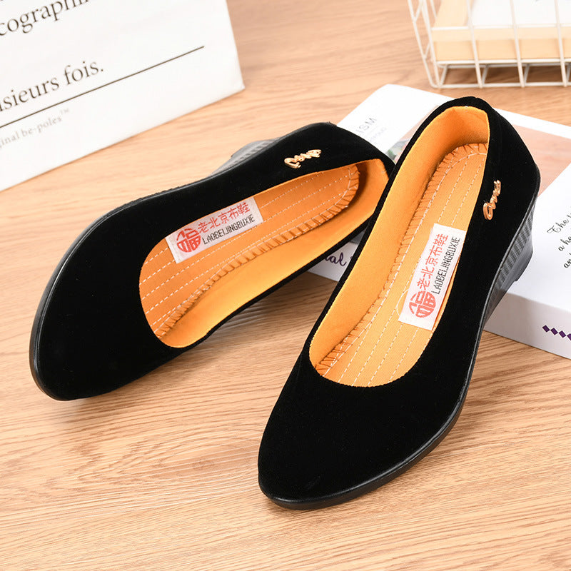 Chaussures noires en polyuréthane pour femme : semelles épaisses et talons compensés – Adaptées aux cérémonies ou au travail (hôtellerie) – Style traditionnel « Vieux Pékin »