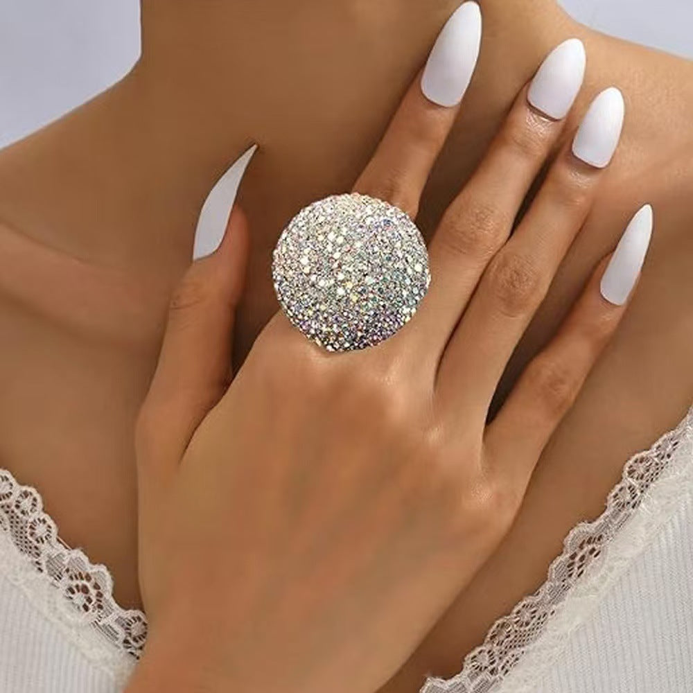 Bague tendance haut de gamme – Anneau géométrique rond avec effet irisé (couleur AB) et strass – Accessoire polyvalent et original