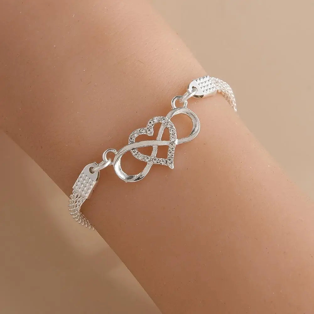 Le nouveau bracelet croisé pour femmes, mode, luxe léger, tempérament, design de niche, bracelet de sensibilité senior, cadeaux