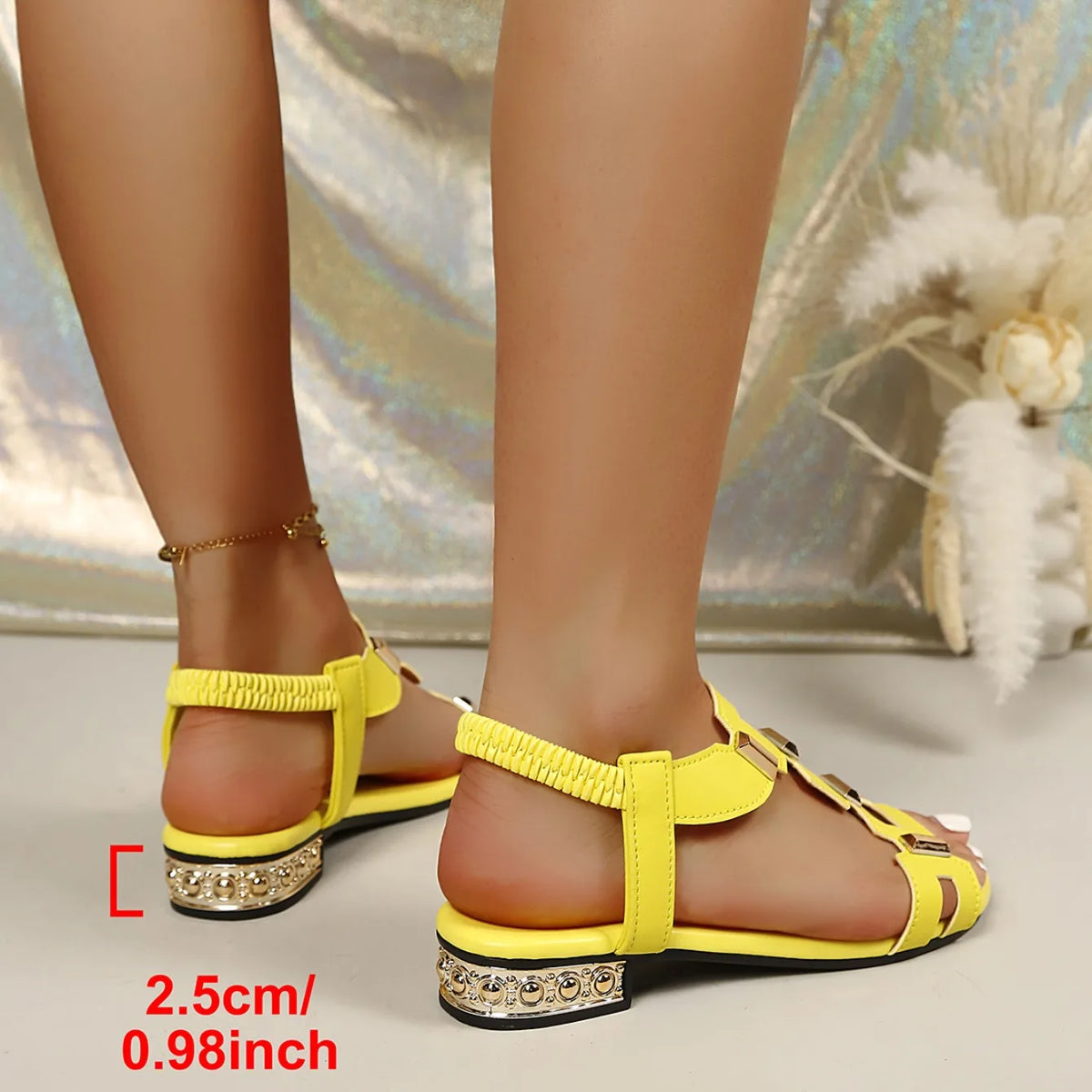 Nouvelles Sandales Plates et Décontractées pour Femme 2026 – Chaussures de Plage Confortables avec Décoration Métallique