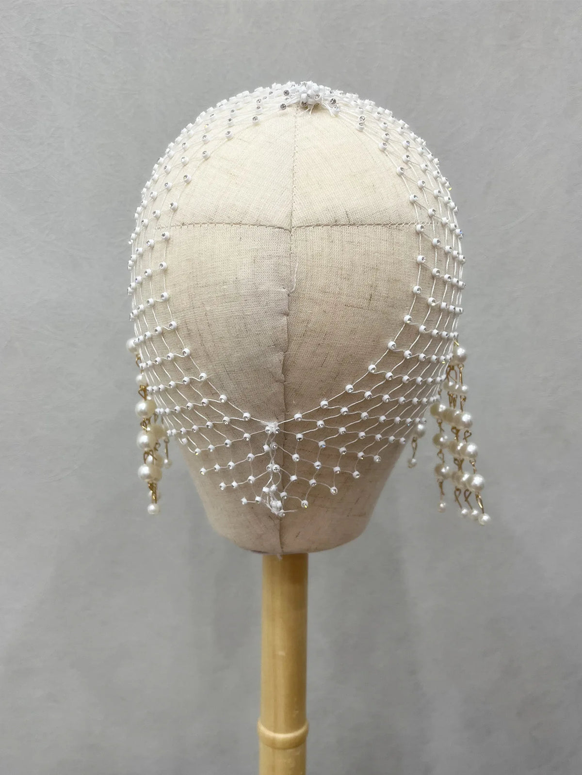 Accessoires pour cheveux en perles de mariage, bandeaux de cheveux faits à la main avec pompon, couvre-chef de luxe pour femmes