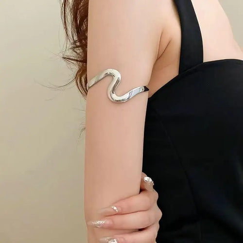 Bracelet ouvert en forme de vague pour femme, design minimaliste, bijoux élégants pour le travail, le bureau et les affaires