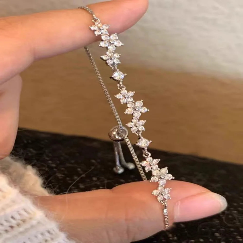 Le nouveau bracelet croisé pour femmes, mode, luxe léger, tempérament, design de niche, bracelet de sensibilité senior, cadeaux