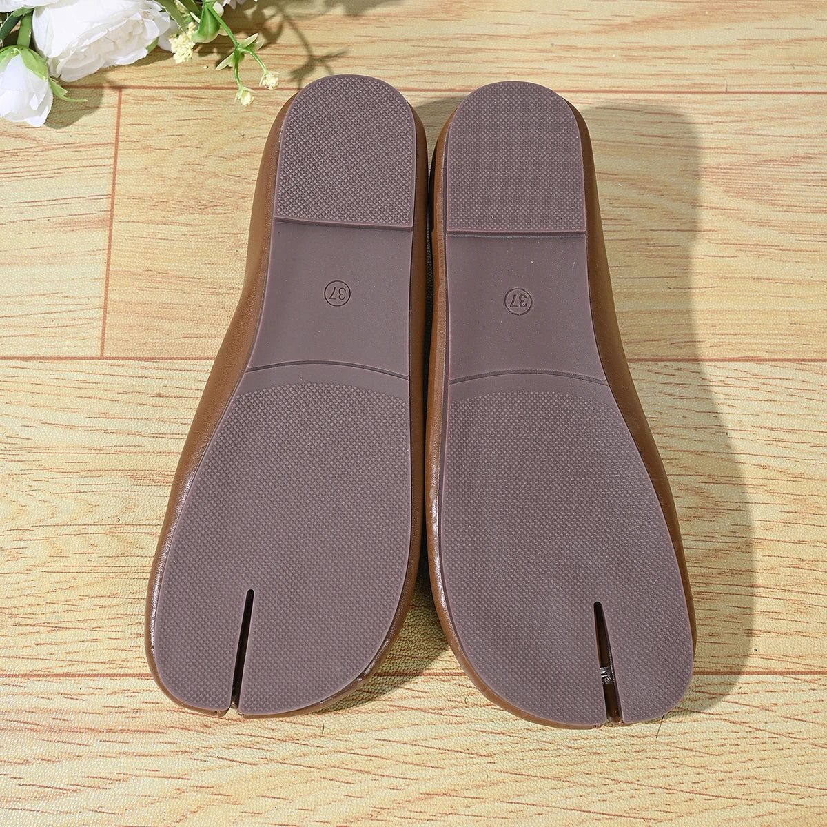 Chaussures Tabi en cuir PU tendance pour femmes, fabriquées à la main, chaussures plates de haute qualité, design de luxe, mules à bout fendu.
