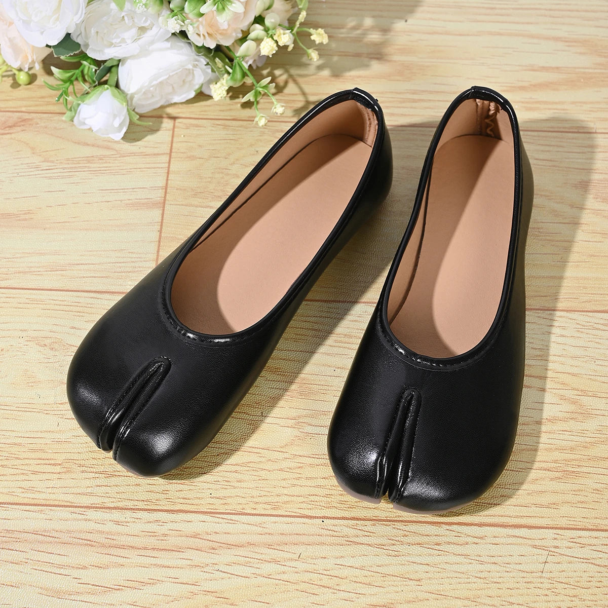 Chaussures Tabi en cuir PU tendance pour femmes, fabriquées à la main, chaussures plates de haute qualité, design de luxe, mules à bout fendu.