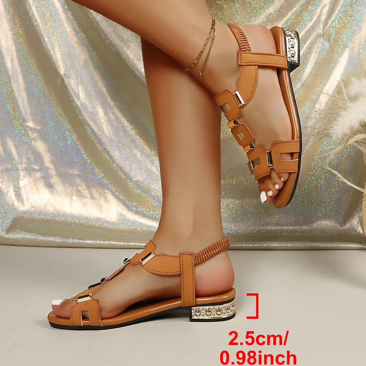 Nouvelles Sandales Plates et Décontractées pour Femme 2026 – Chaussures de Plage Confortables avec Décoration Métallique