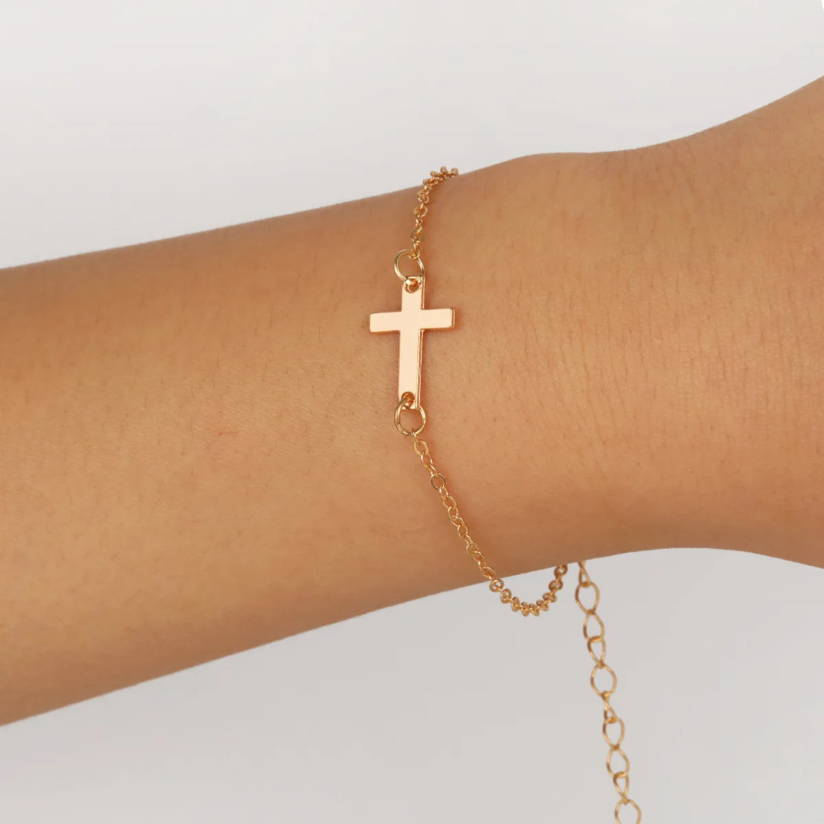 Le nouveau bracelet croisé pour femmes, mode, luxe léger, tempérament, design de niche, bracelet de sensibilité senior, cadeaux