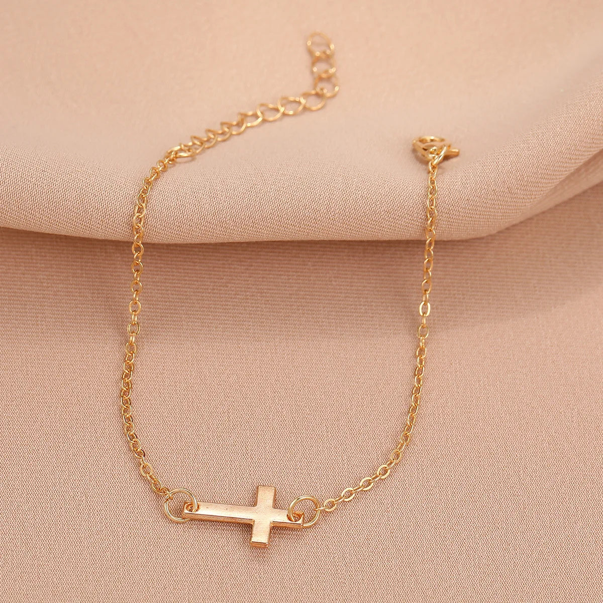 Le nouveau bracelet croisé pour femmes, mode, luxe léger, tempérament, design de niche, bracelet de sensibilité senior, cadeaux