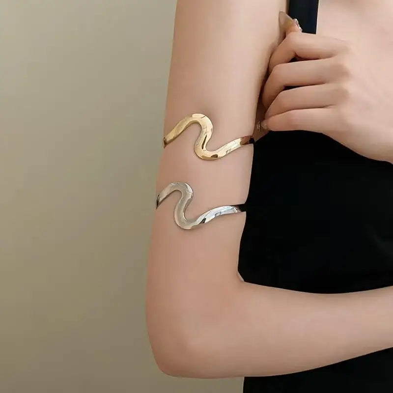 Bracelet ouvert en forme de vague pour femme, design minimaliste, bijoux élégants pour le travail, le bureau et les affaires