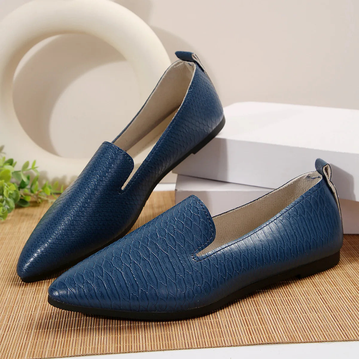 Chaussures pour femmes mocassins en cuir PU ballerines bout pointu pieds nus Slip-on décontracté talon bas mode pierre modèle femme chaussure plate