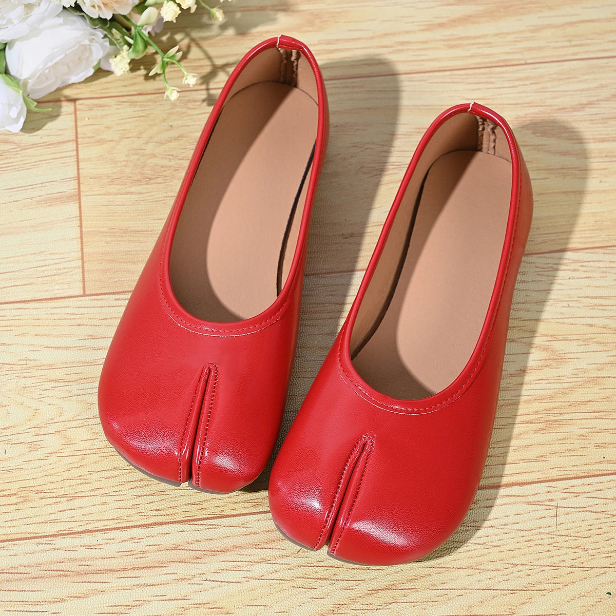 Chaussures Tabi en cuir PU tendance pour femmes, fabriquées à la main, chaussures plates de haute qualité, design de luxe, mules à bout fendu.