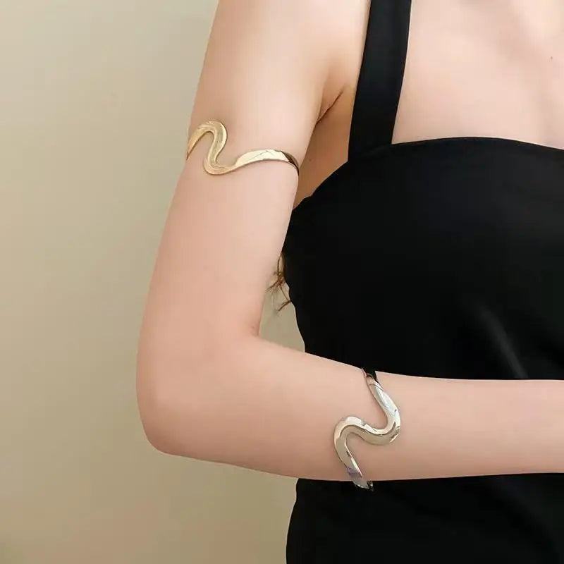Bracelet ouvert en forme de vague pour femme, design minimaliste, bijoux élégants pour le travail, le bureau et les affaires