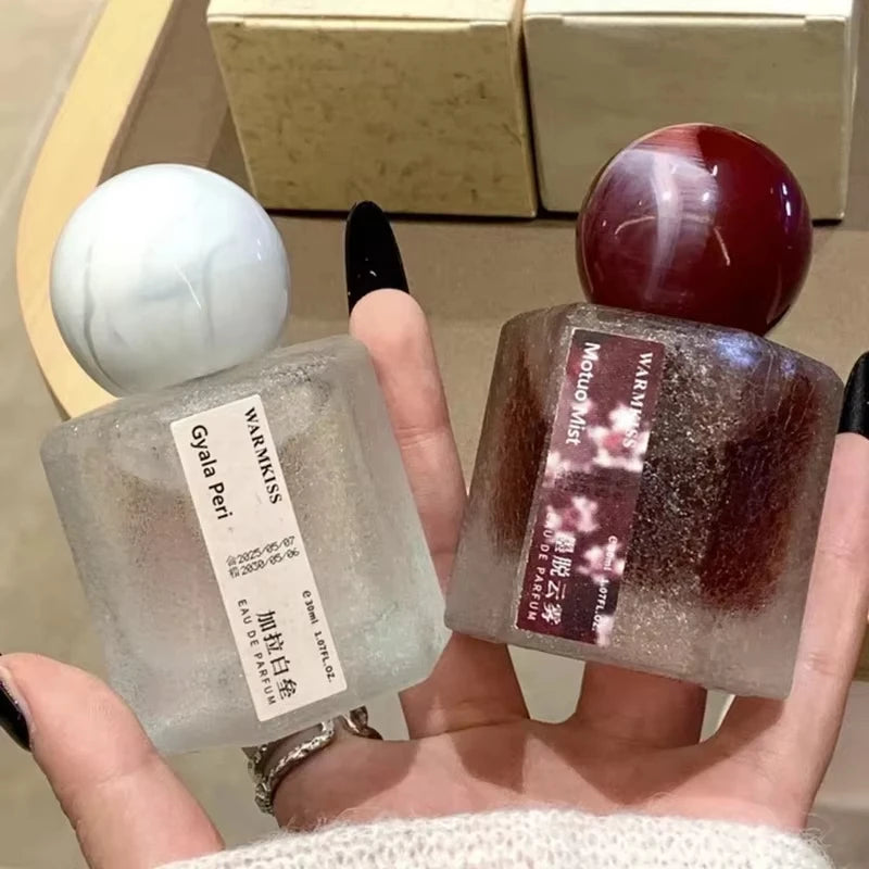 Parfum pour femmes 30ml, parfum longue durée, frais et doux, parfait pour offrir en cadeau à la famille, livré avec boîte.