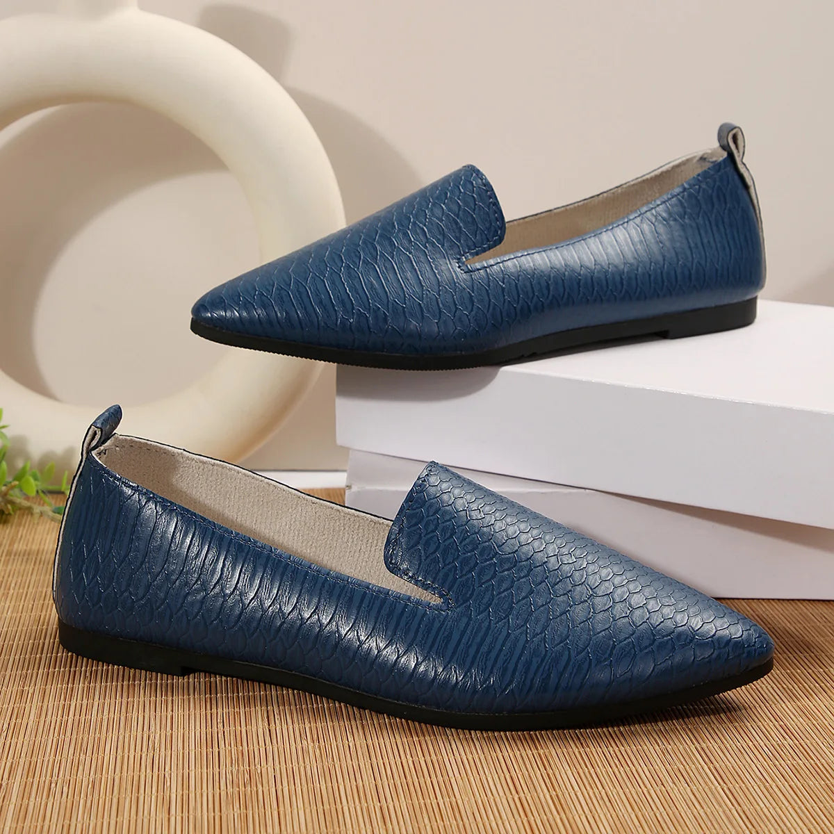 Chaussures pour femmes mocassins en cuir PU ballerines bout pointu pieds nus Slip-on décontracté talon bas mode pierre modèle femme chaussure plate