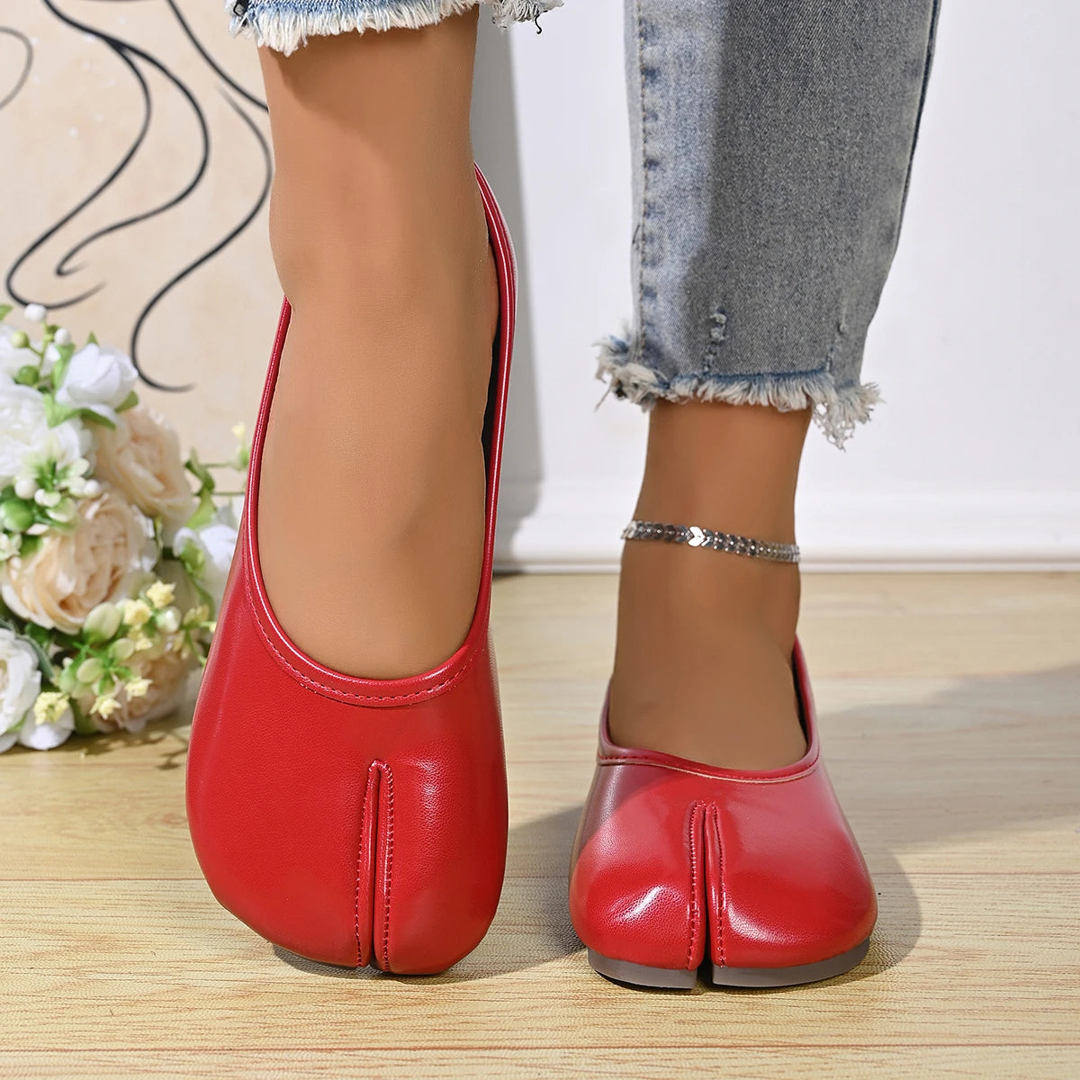 Chaussures Tabi en cuir PU tendance pour femmes, fabriquées à la main, chaussures plates de haute qualité, design de luxe, mules à bout fendu.