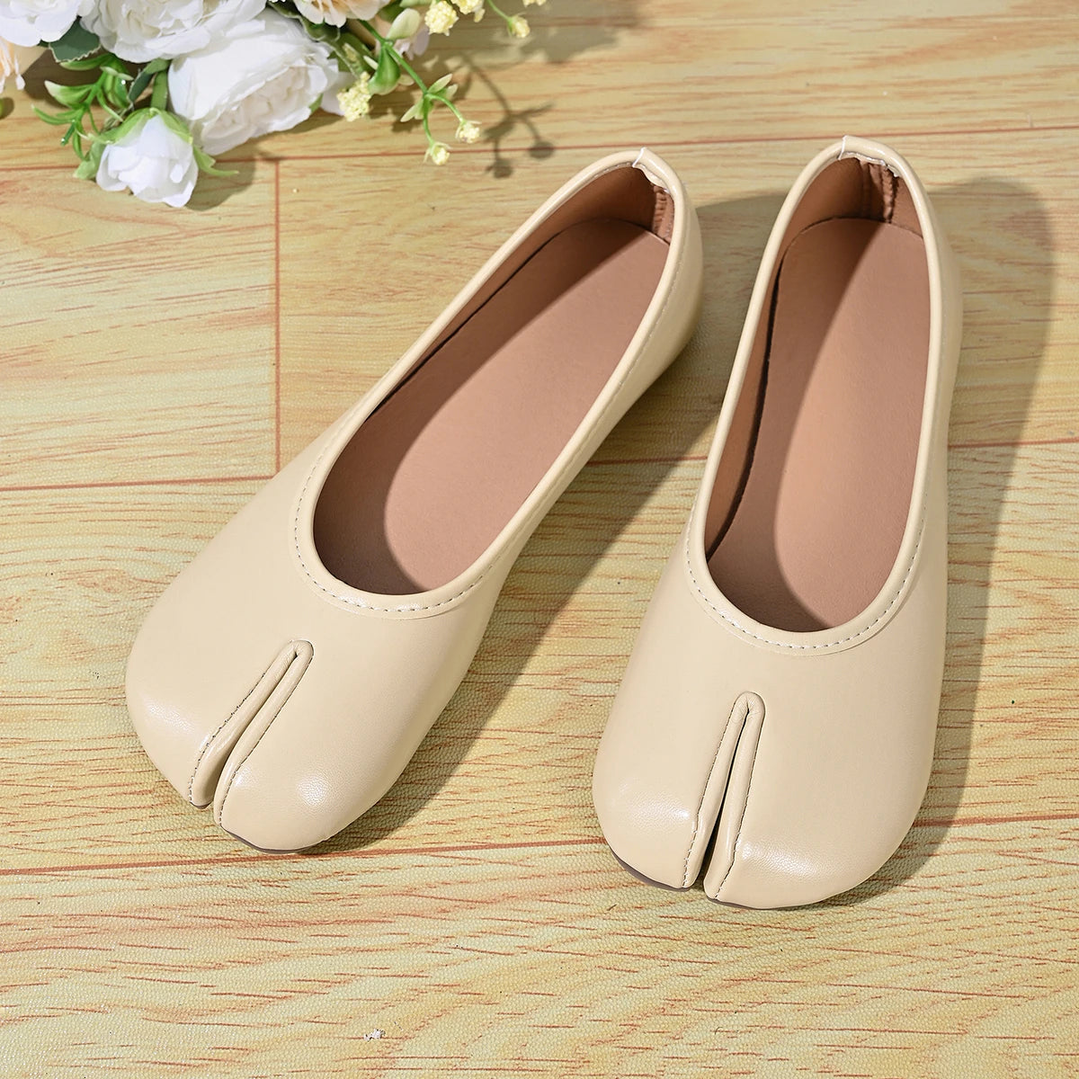 Chaussures Tabi en cuir PU tendance pour femmes, fabriquées à la main, chaussures plates de haute qualité, design de luxe, mules à bout fendu.